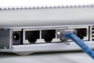 порт LAN для подключения кабеля к роутеру